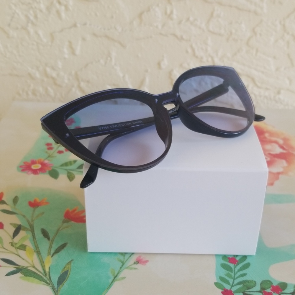 2019  CLEAR CAT EYE LENS WOMAN  SUNGLASSES - Picture 4 of 5